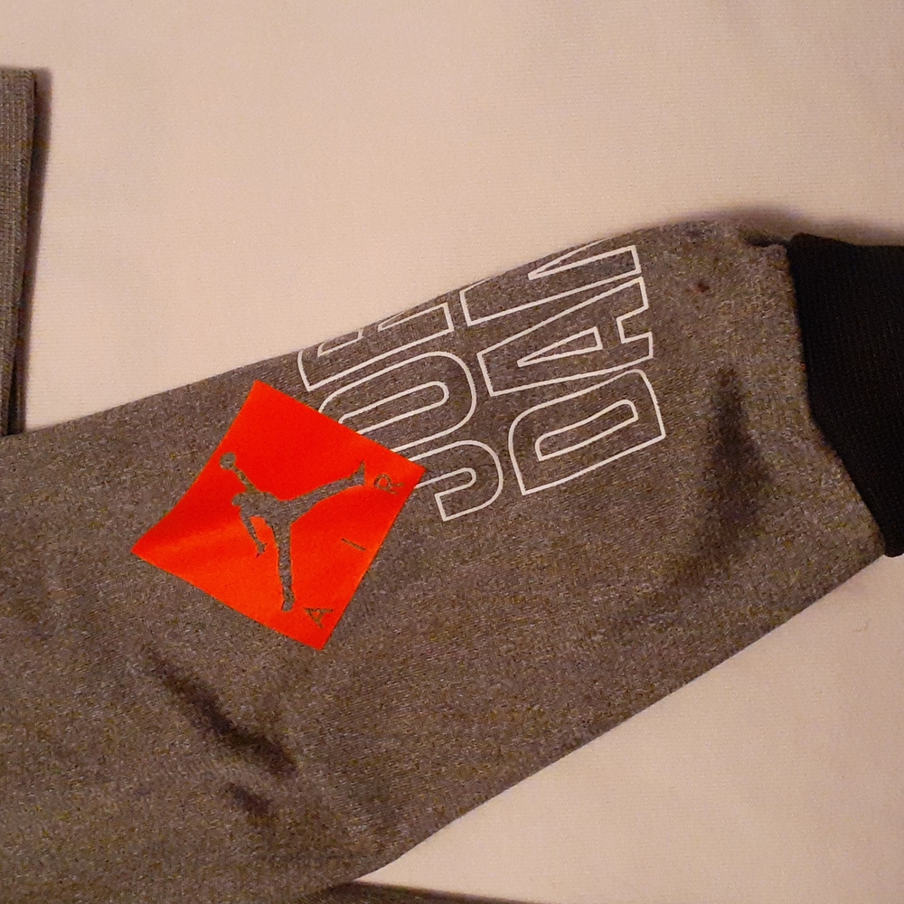 Nike Air Jordan Infant Tracksuit| 12M | Black,Grey,Red,White - Picture 6 of 10